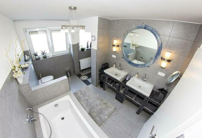 Quarto Standard Individual Casa de Banho Partilhada, Pension Weinsberger Tal