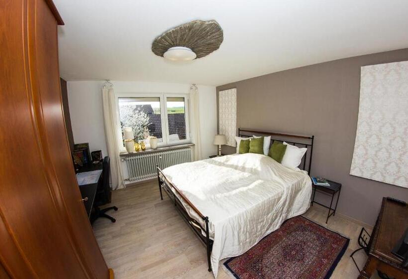 Quarto Standard Casa de Banho Partilhada, Pension Weinsberger Tal