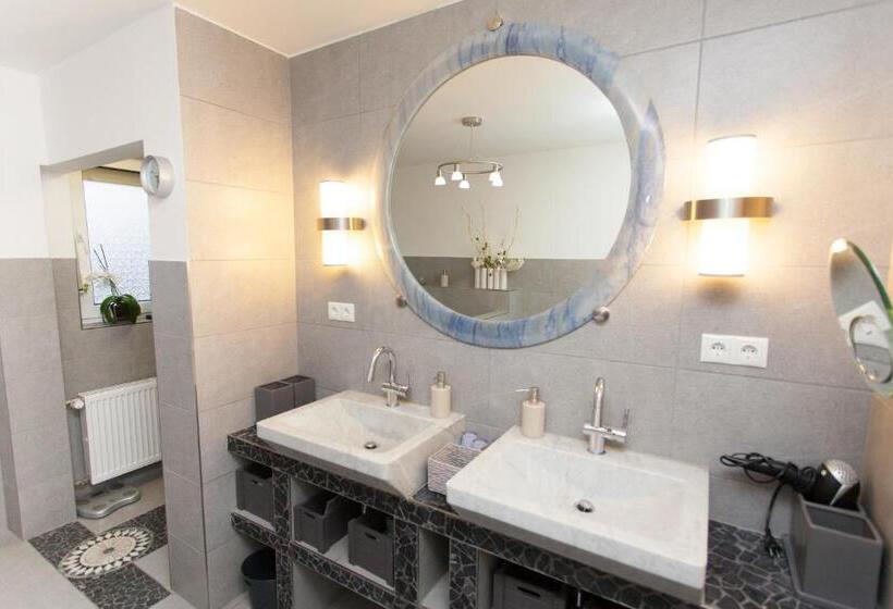 Quarto Standard Individual Casa de Banho Partilhada, Pension Weinsberger Tal