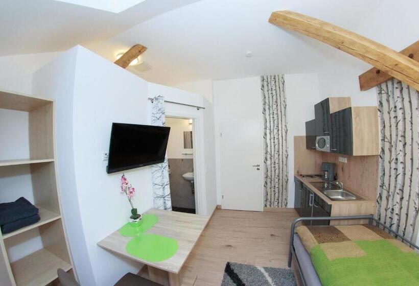 Estúdio Standard, Pension Weinsberger Tal