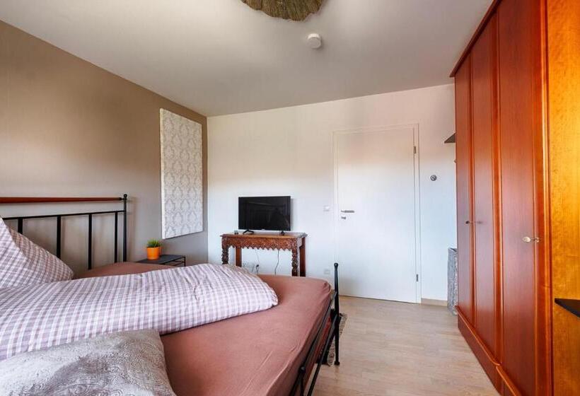 Quarto Standard Casa de Banho Partilhada, Pension Weinsberger Tal