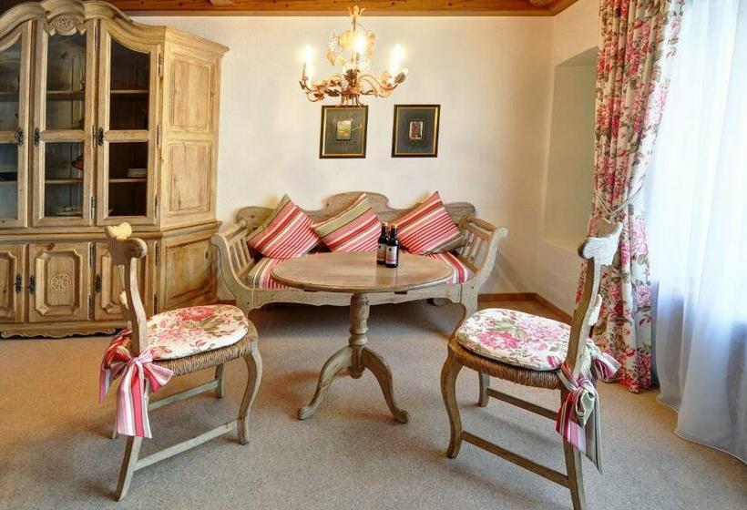 Номер Deluxe, Spiegel Garni