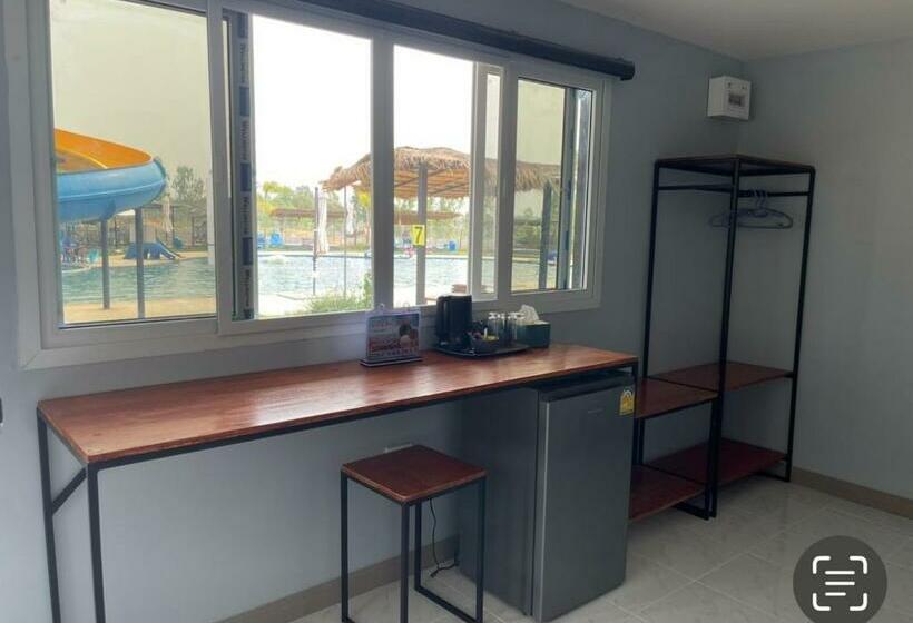 חדר דלוקס נוף בריכה, Bkl Happy World