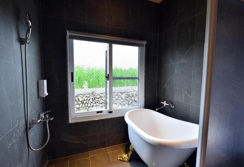 اتاق سوپریور چهار تخته, Leju Diary B&b