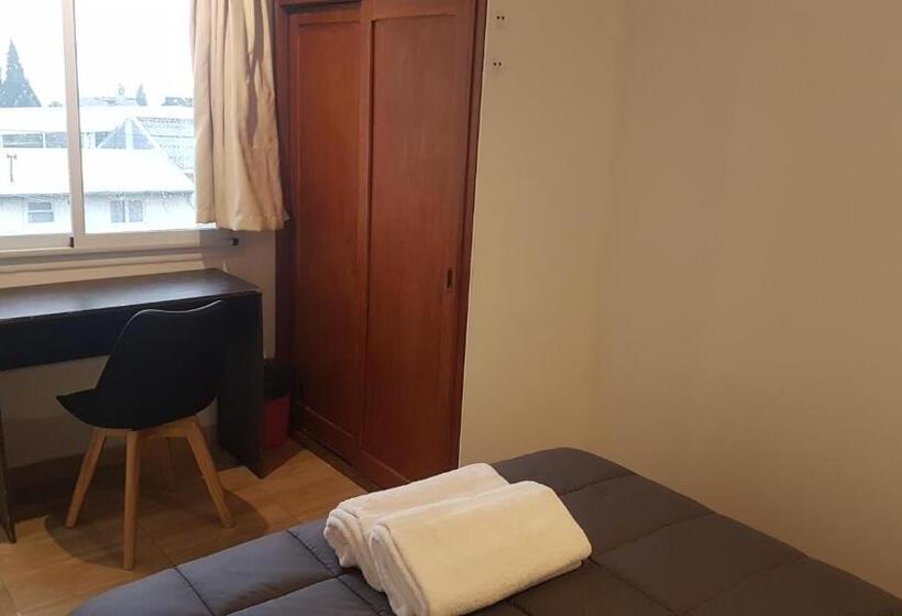 اتاق لوکس با چشم‌انداز دریاچه, Nina Hostel