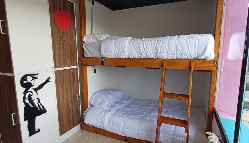 Łóżko we Wspólnym Pokoju, Nina Hostel
