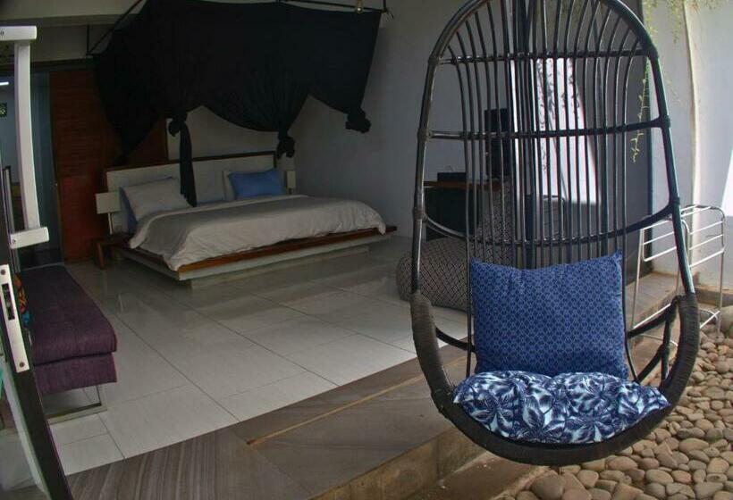 غرفة ديلوكس, 3 Waves