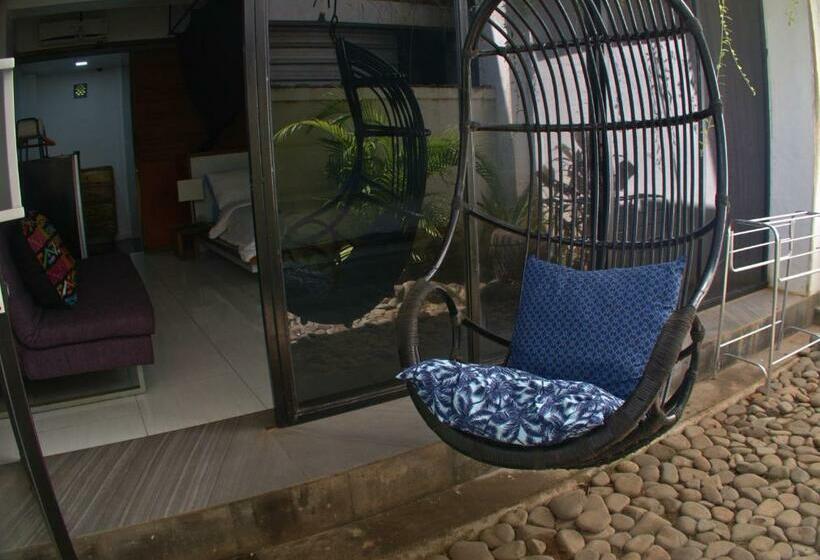 غرفة ديلوكس, 3 Waves