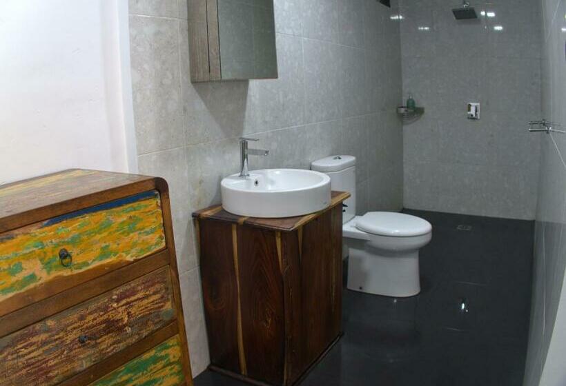 غرفة ديلوكس, 3 Waves