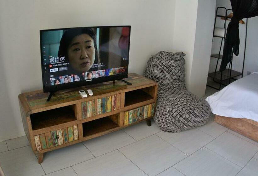 غرفة ديلوكس, 3 Waves