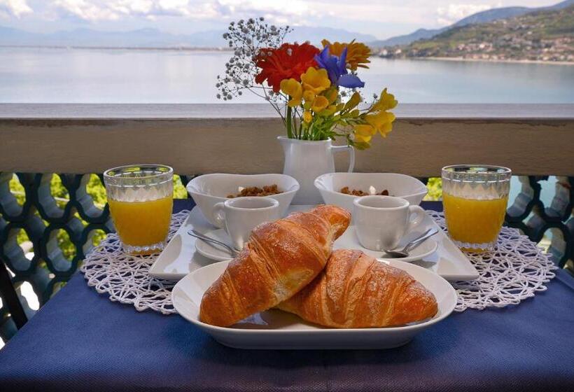 オーシャンビュースーペリアールーム, La Caravella