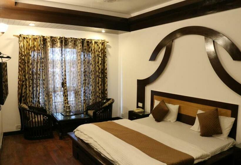 חדר דלוקס, The Abhinandan