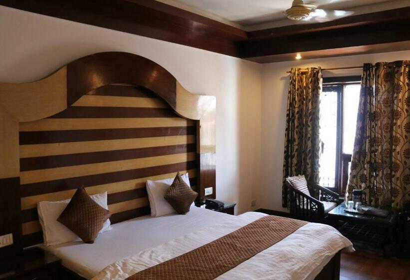 חדר דלוקס, The Abhinandan