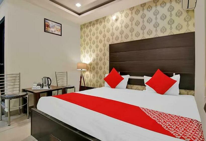 חדר דלוקס, The Abhinandan