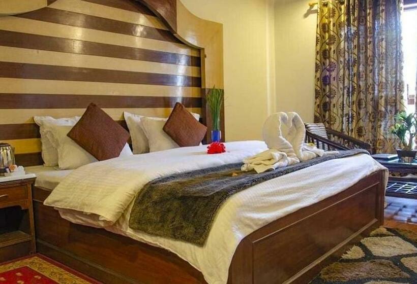 חדר דלוקס, The Abhinandan