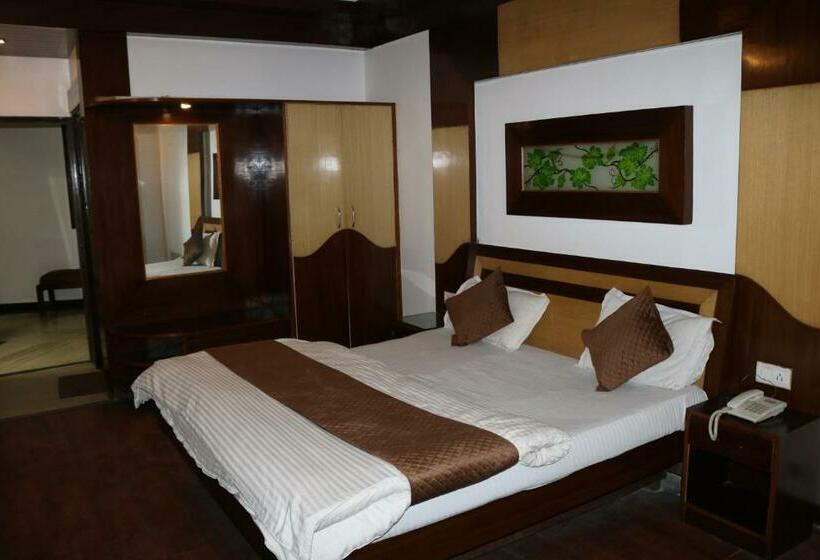 חדר אקונומי, The Abhinandan