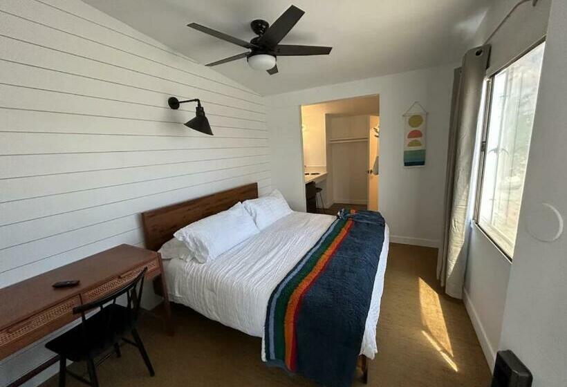 디럭스 스위트 킹 침대, Sierra Motor Lodge   A Sierra Blue