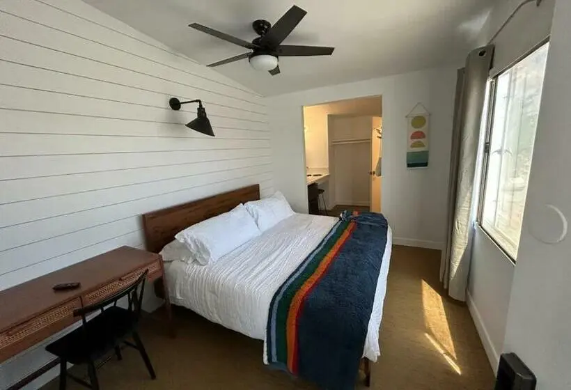 キングサイズベッドのデラックススイート, Sierra Motor Lodge A Sierra Blue