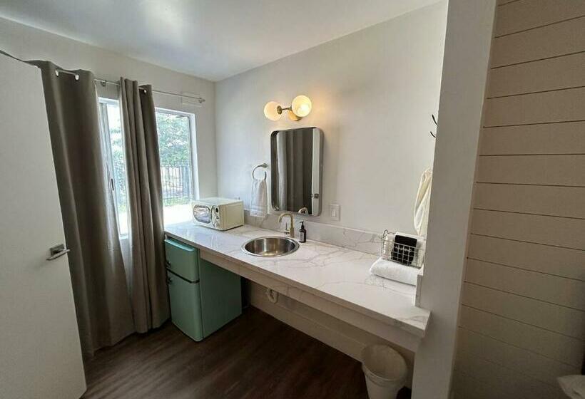 جناح ديلوكس سرير كينج, Sierra Motor Lodge   A Sierra Blue