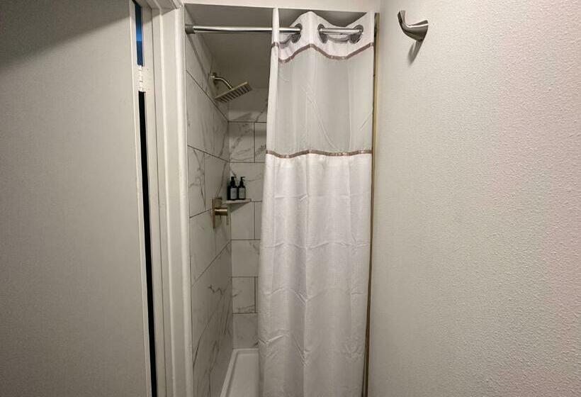 جناح ديلوكس سرير كينج, Sierra Motor Lodge   A Sierra Blue