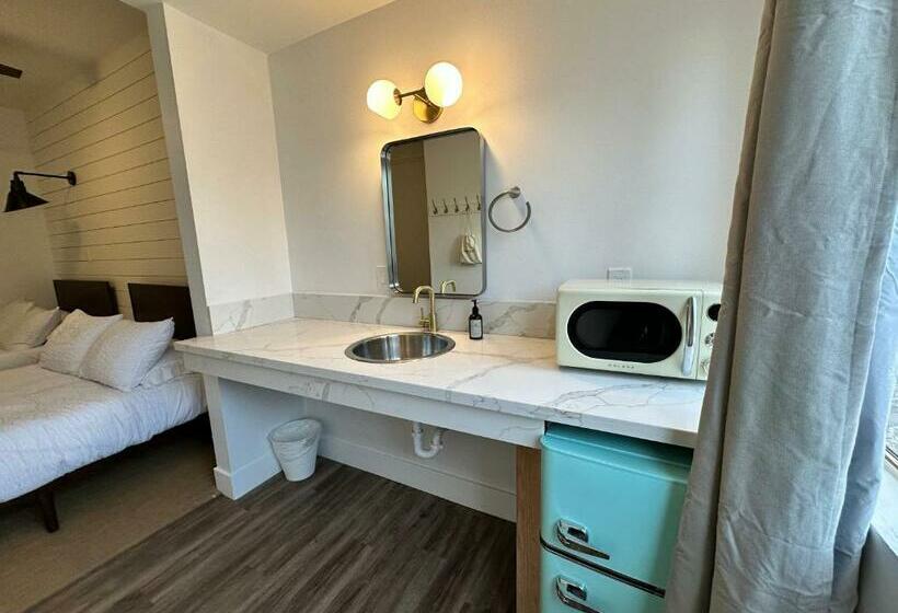 디럭스 스위트 킹 침대, Sierra Motor Lodge   A Sierra Blue