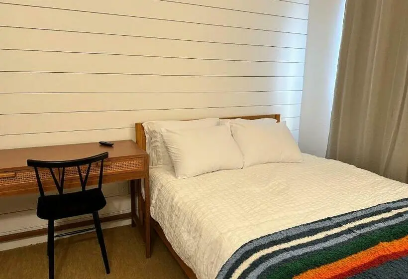 バス共有のスタンダードルーム, Sierra Motor Lodge A Sierra Blue