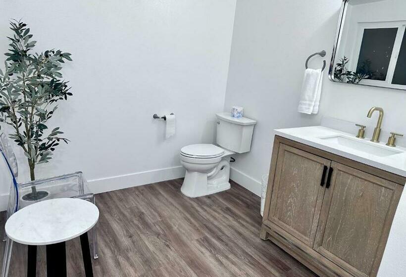 غرفة قياسية حمام مشترك, Sierra Motor Lodge   A Sierra Blue