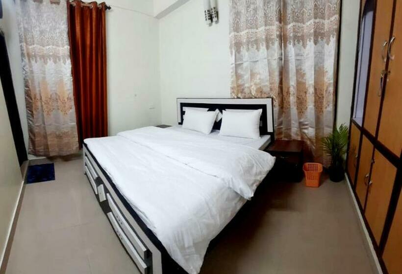 اتاق سوپریور با تخت بزرگ, Om Niwas Homestay