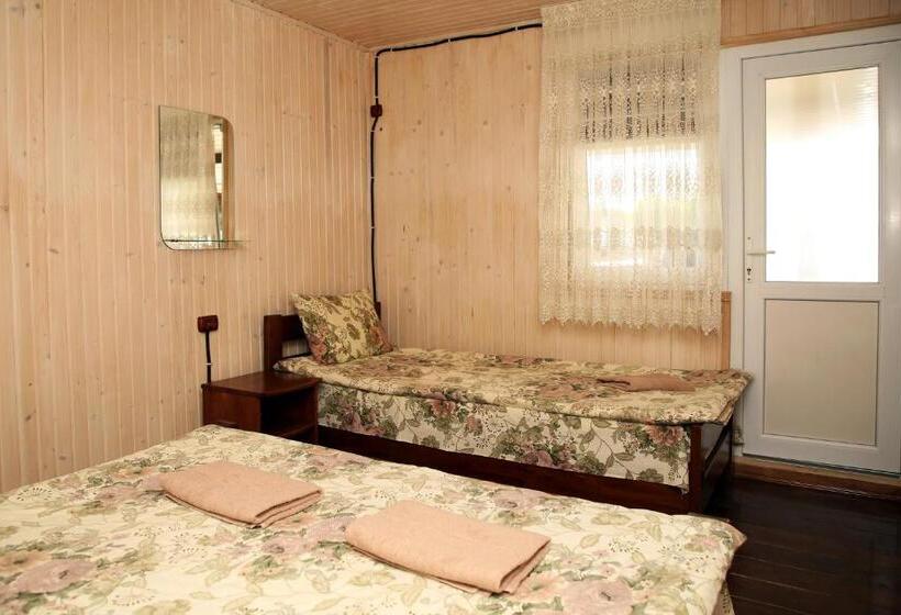 Economy Triple Room, соляний кристал