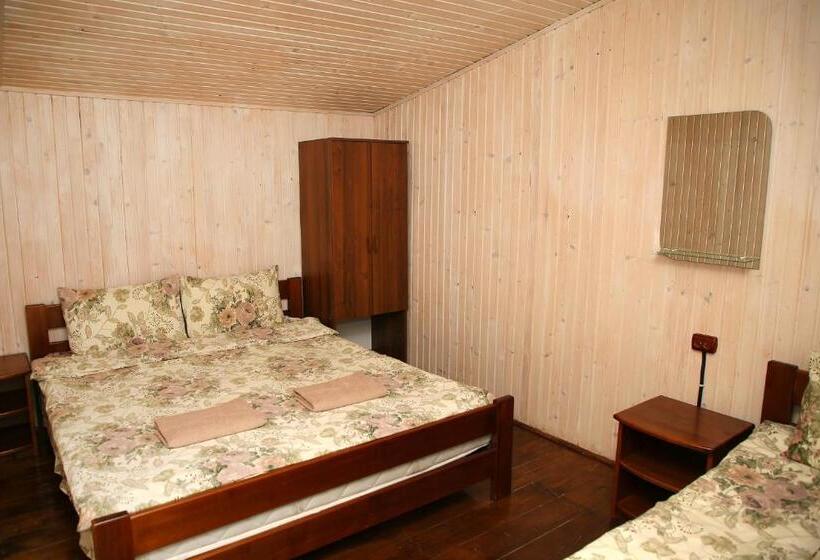Economy Triple Room, соляний кристал