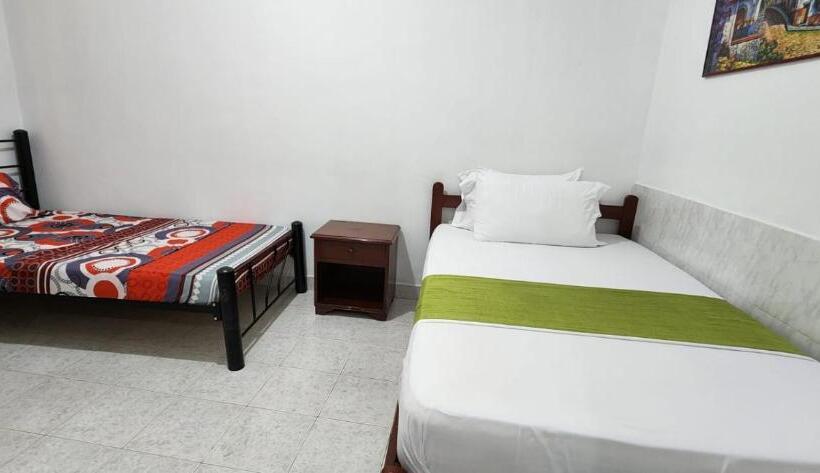 标准三人间, Luna Verde