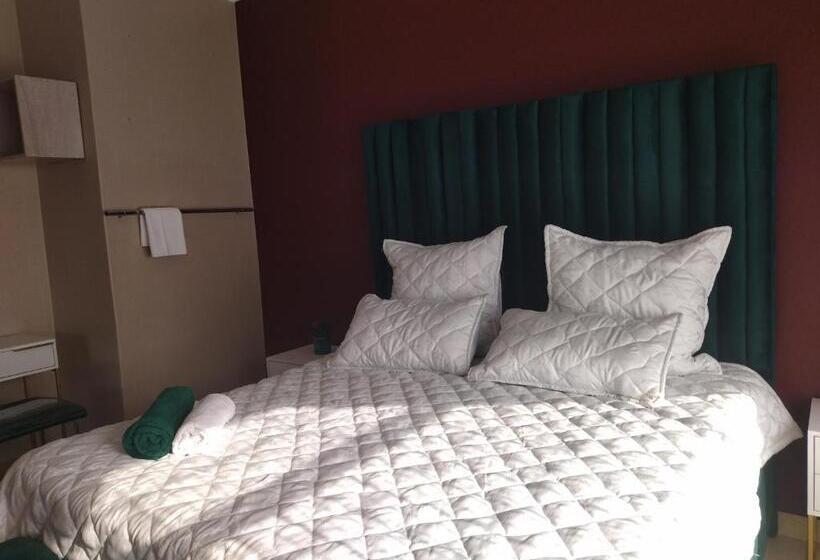 جناح ديلوكس, The Global Link Hub