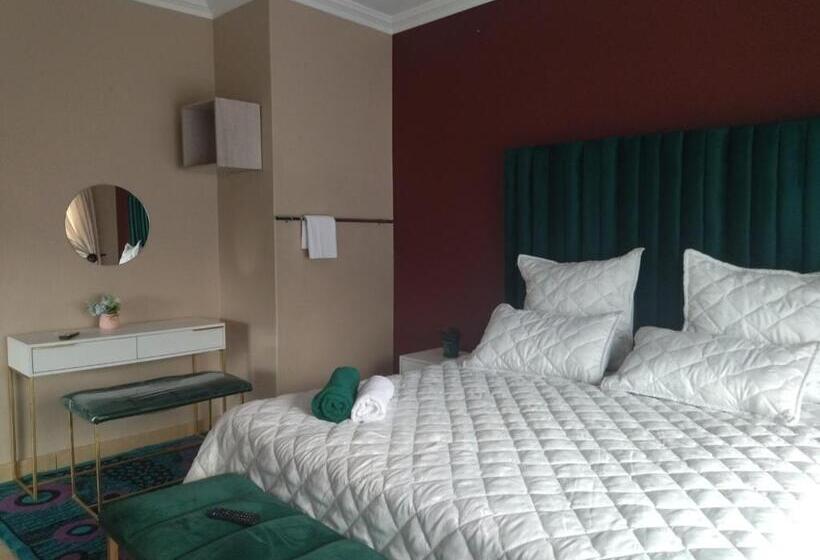 جناح ديلوكس, The Global Link Hub