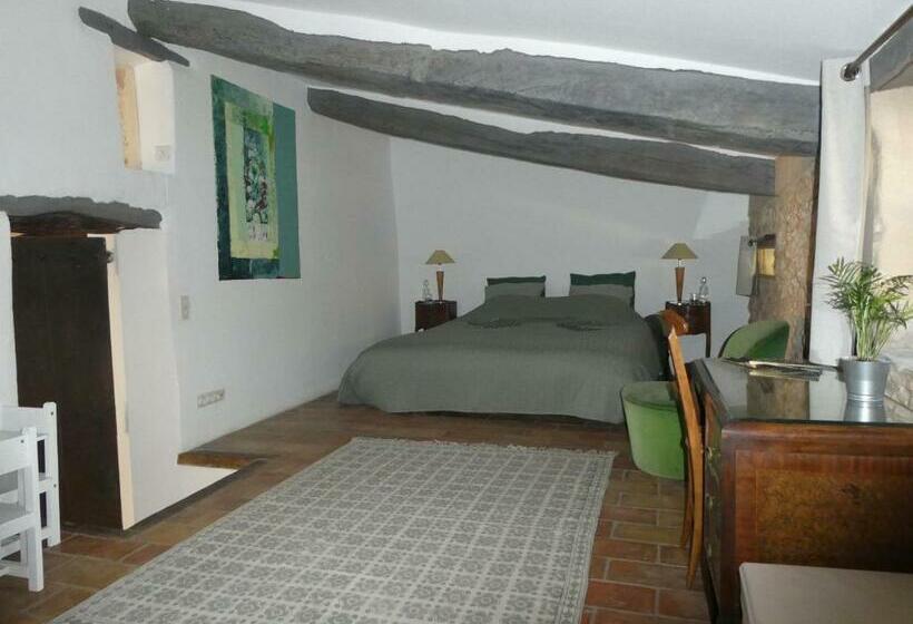 غرفة عائلية, Le Jas Des Aiguiers