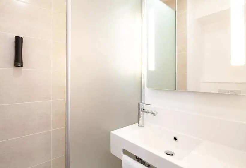 スタンダード４人部屋, B&b Hotel Saintes