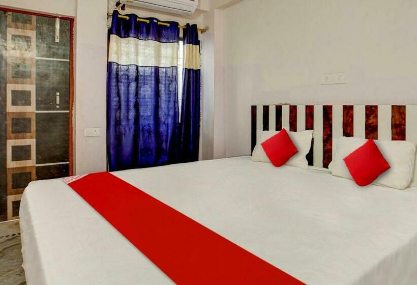 חדר קלאסי לשלושה, Season 1