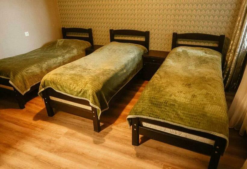 اتاق استاندارد سه نفره, Arsenas Guest House