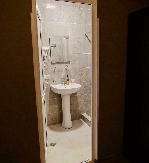 اتاق استاندارد سه نفره, Arsenas Guest House