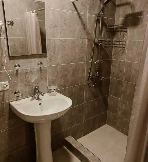 اتاق استاندارد سه نفره, Arsenas Guest House