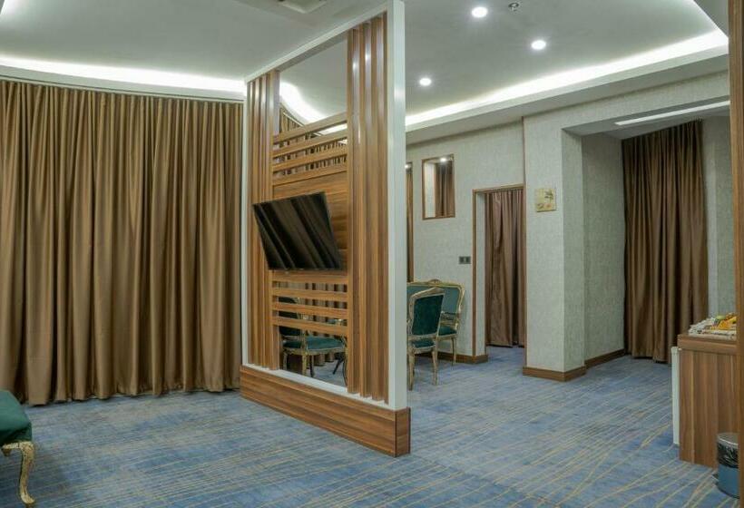 سوییت جونیور لوکس, Bloom