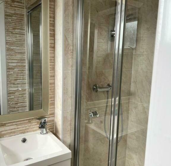 デラックスルーム, Earl David