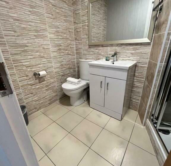 デラックスルーム, Earl David