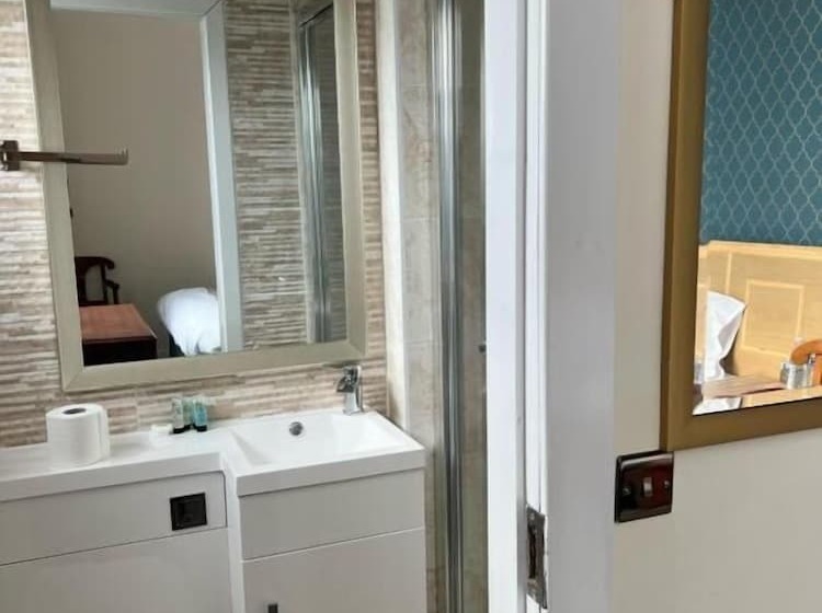 デラックスルーム, Earl David