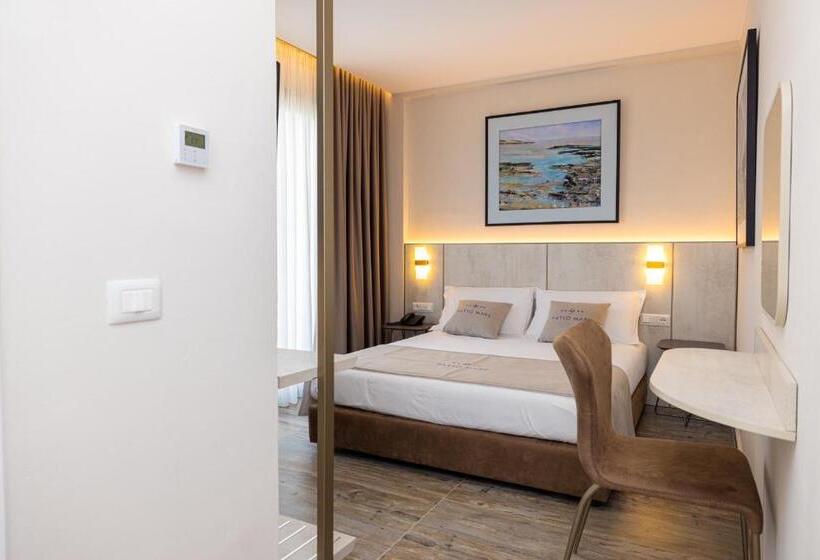 اتاق لوکس با بالکن, Patio Mare