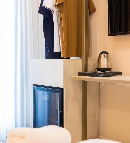 اتاق لوکس با بالکن, Patio Mare