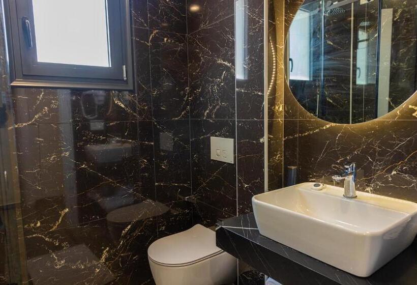 اتاق لوکس با چشمانداز دریا, Patio Mare