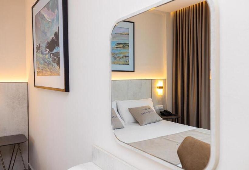 اتاق لوکس با چشمانداز دریا, Patio Mare