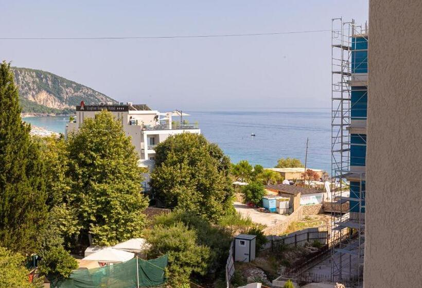 اتاق لوکس با چشم‌انداز دریا, Patio Mare
