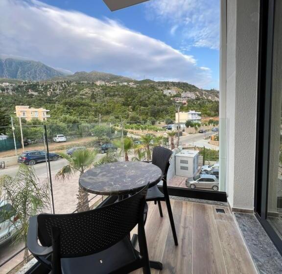 اتاق لوکس با بالکن, Patio Mare