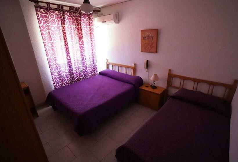 חדר סטנדרט לשלושה, Pension Restaurante Angel